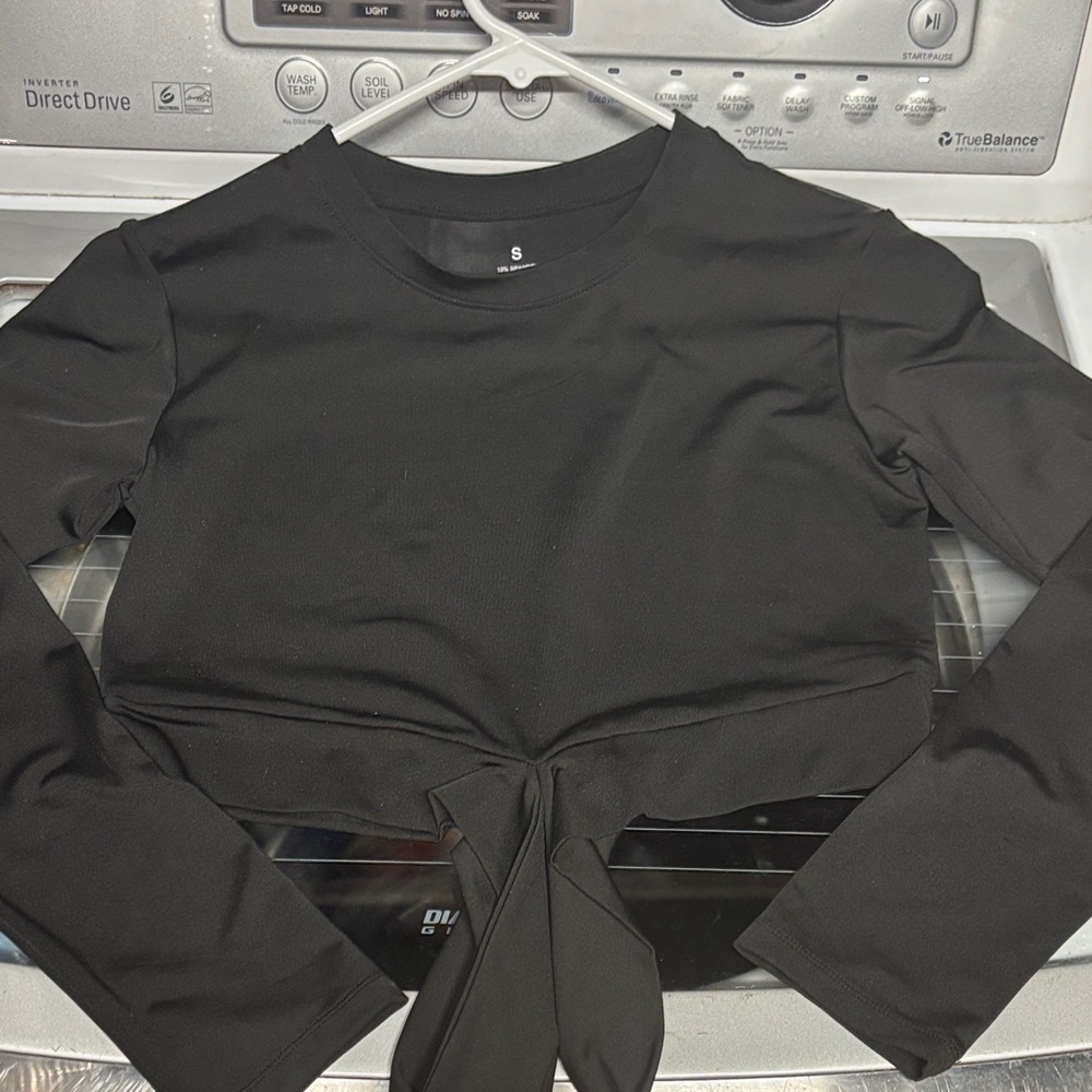 NVGTN Black Long Sleeve Crop Top
